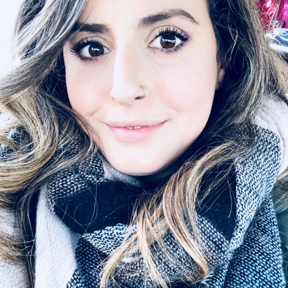 Meet your Posher, Danielle - Picture 1 of 1